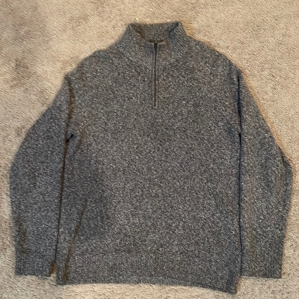 Beautiful and warm Amazon Essentials knit sweater
